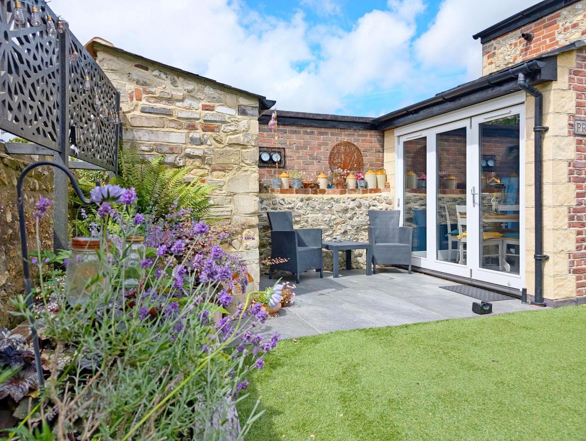 Four Priory Road, Chichester Exterior foto